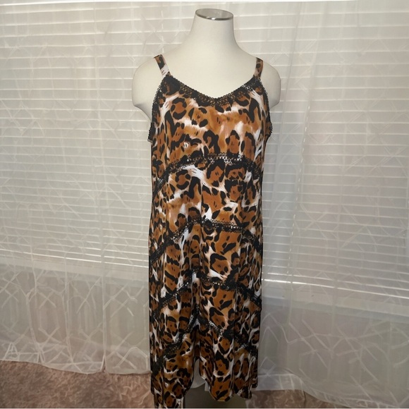 Kate & Mallory Dresses & Skirts - Kate & Mallory Dress Womens 3X Tan Black Sleeveless Animal Print High Low V Neck
